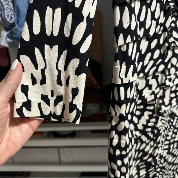 Nicole Miller Black and white Long Sleeve Dress - Picture 2 of 8